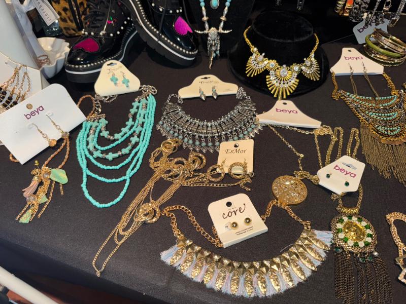 Sale Photo Thumbnail #247