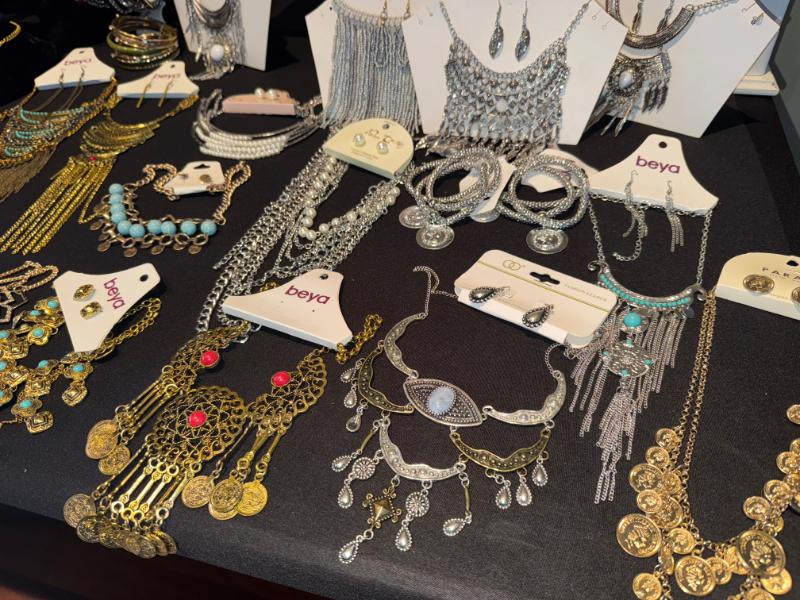 Sale Photo Thumbnail #243