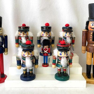 Christmas Wooden Nutcracker Dolls, 8pcs