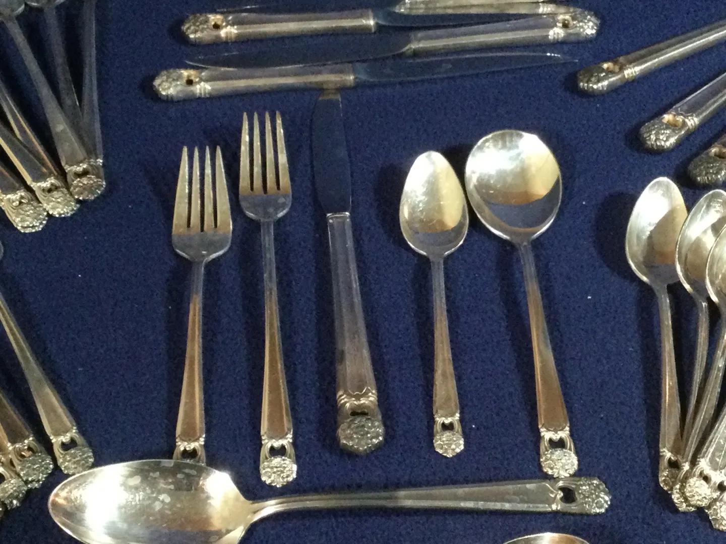 1847 Rogers Brothers Silver Plated Eternally Yours Pattern In Wood Box 61 Pc.