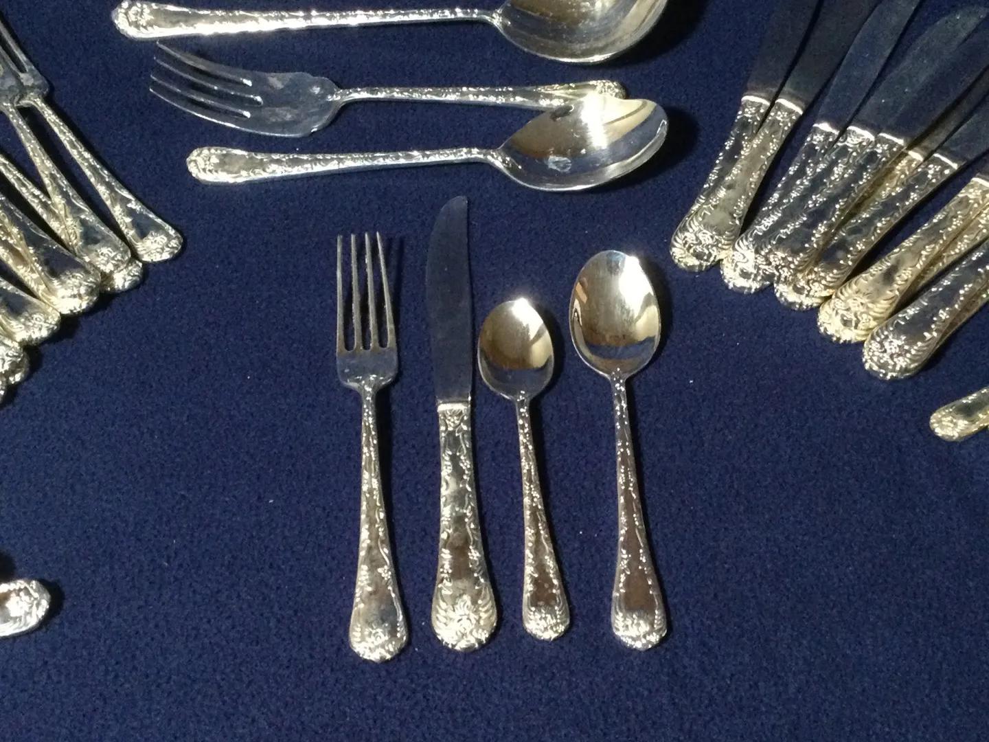 WM Rogers & Sons Enchanted Rose Pattern 51 Pc.