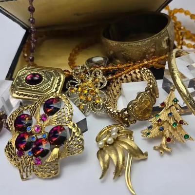 Vintage Pitman & Keeler Sweetheart Bracelet, 14K Rolled Gold Bangle, Crown Trifari Brooch, More