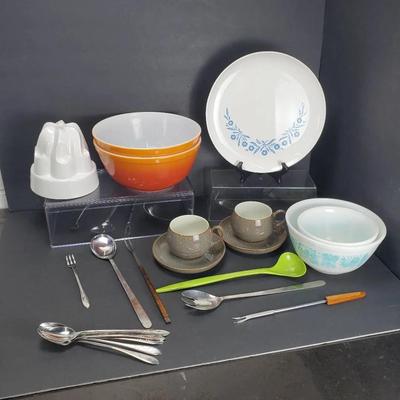 Vintage Pyrex Mixing Bowls Including Amish Butterprint, Denby Cups & Saucers, Flatware & More 