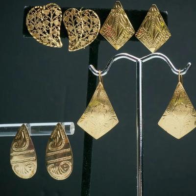 14K Gold Engraved And Openwork Earrings - .75" To 1"