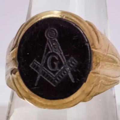 10K Gold Masonic Onyx Signet Ring - Size 9.5