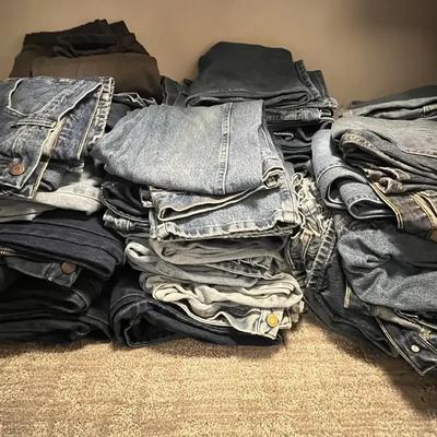 Levi’s, Wrangler, Lee & Rustler Men’s Denim Jean Collection – Some Sizes 31x32 & 32x32