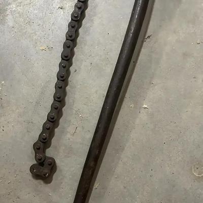 Vulcan No. 132 Heavy-Duty Chain Pipe Wrench by J.H. Williams & Co.