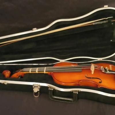 Antonius Stradivarius Viola with Bow and Glaesel Hard Case