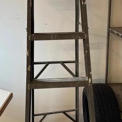 5 1/2’ Metal Ladder