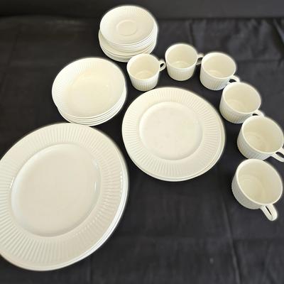 Vintage Johnson Brothers Dishes