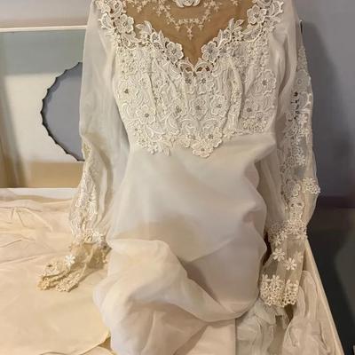 Vintage Lace Wedding Dress
