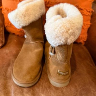 Koolaburra by UGG suede fur boots Size 7