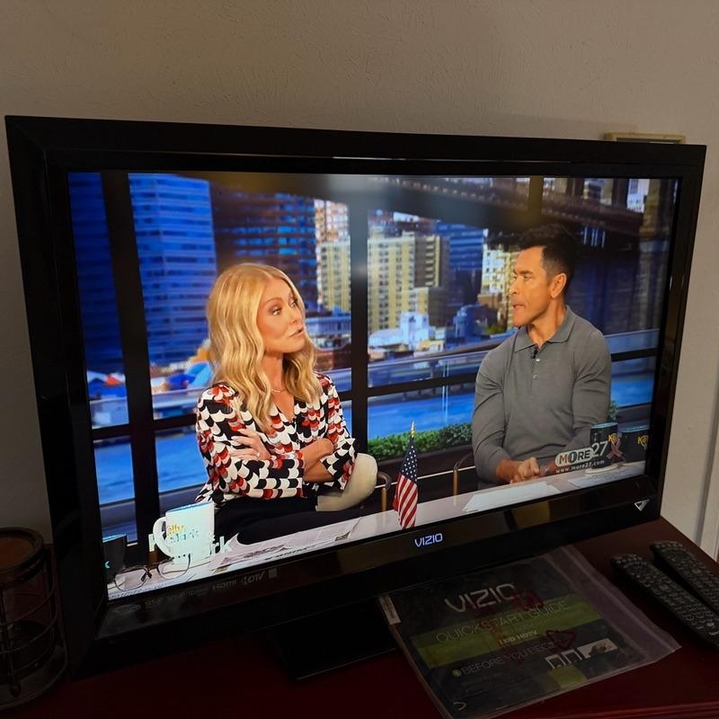 Sale Photo Thumbnail #7: Vizio TV