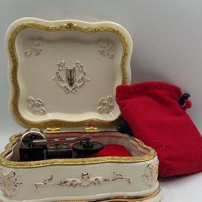 AZ894J Mr. Christmas Porcelain Symphonium