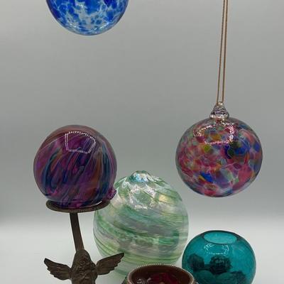 AZ864J Collection of Art Glass Oil Lamps & More