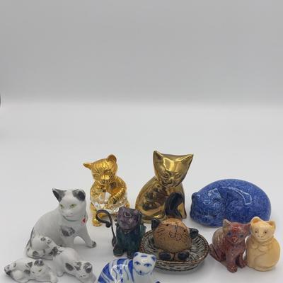 AZ872J Cats of All Colors