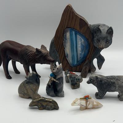 AZ969J Hand Carved Wolves