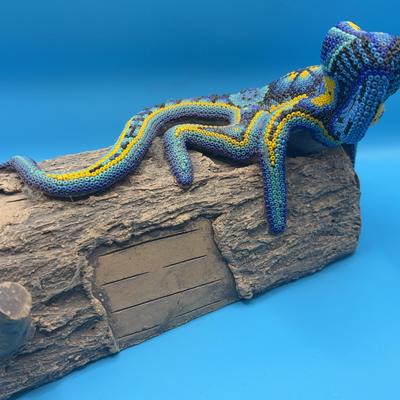 AZ906J Handcrafted Beaded Lizard 