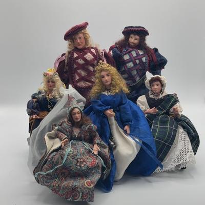 AZ895J Royal Court Dolls