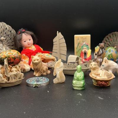 AZ934J Hand Painted Figurines