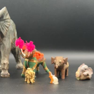 AZ955J Decorative Elephants and Souvenirs 