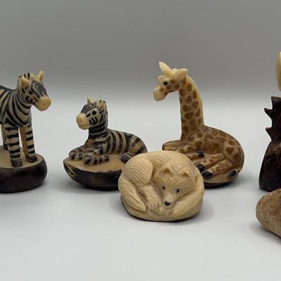 AZ957J Tagua Nut Animal Carvings 