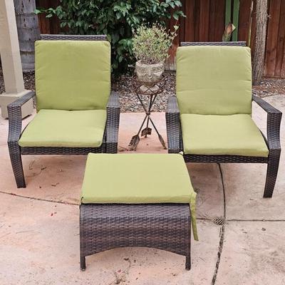 Chairs with ottoman.  1 chair broken 