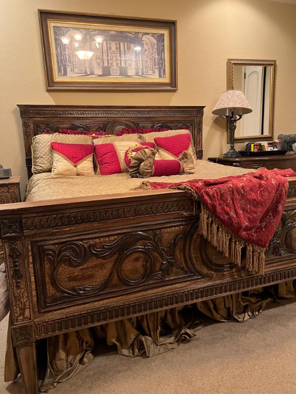 Sale Photo Thumbnail #9: King bedding