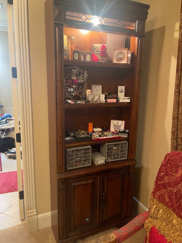 Sale Photo Thumbnail #93: Costume jewelry 