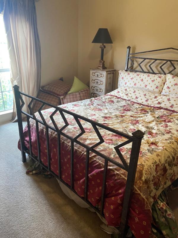 Sale Photo Thumbnail #12: Iron Queen bed 