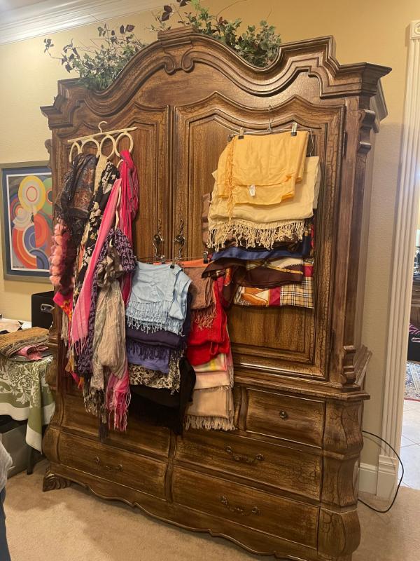 Sale Photo Thumbnail #96: Pashminas, Hermes design scarves