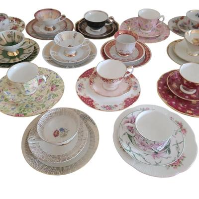 FK222 Lot Of Collectible Vintage Teacups With Matching Saucers And Plate