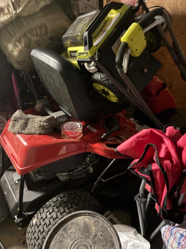 Sale Photo Thumbnail #16: Troy Bilt Riding mowe