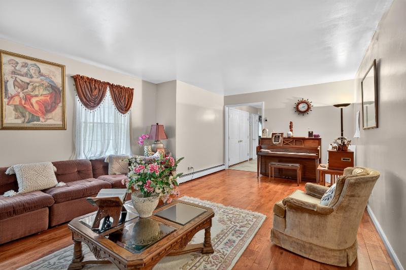 Sale Photo Thumbnail #7