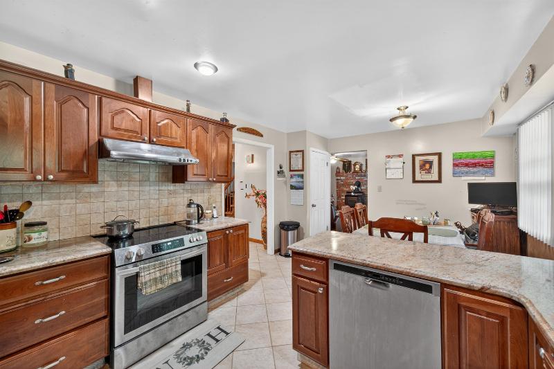 Sale Photo Thumbnail #9