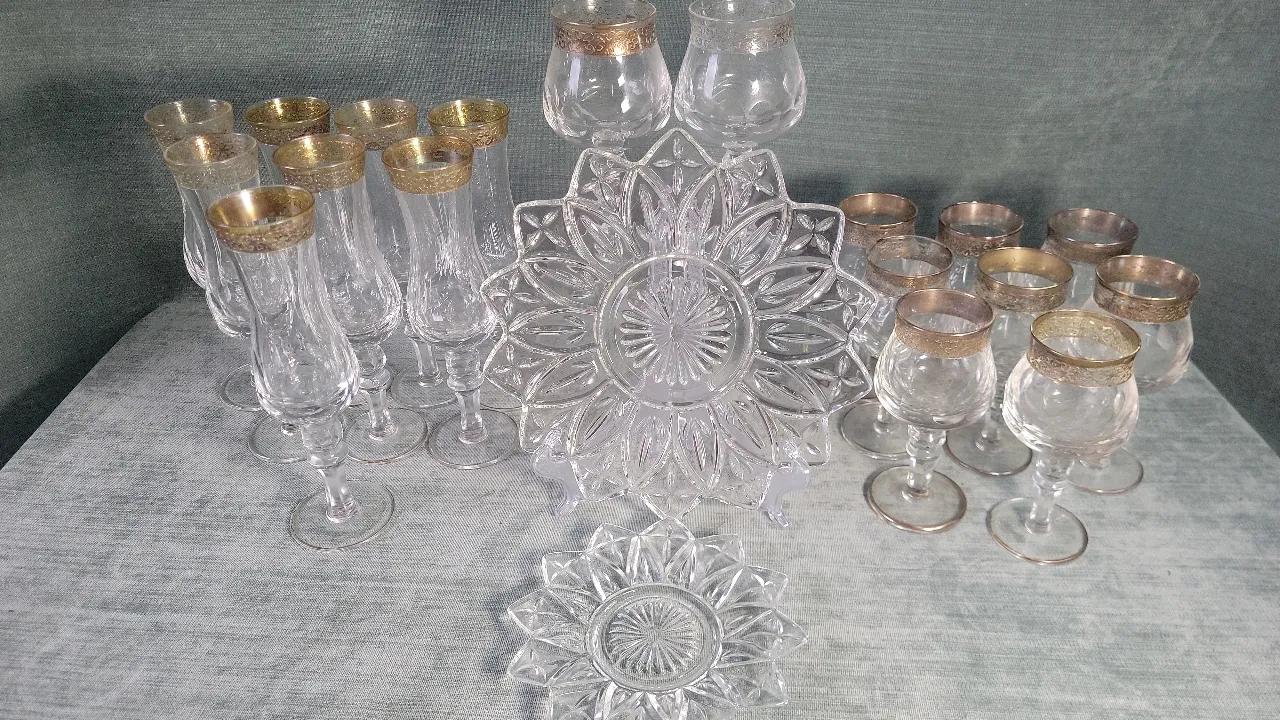 Vintage Murano Medici Thumbprint Glassware  And Federal Glass Petal Plates 