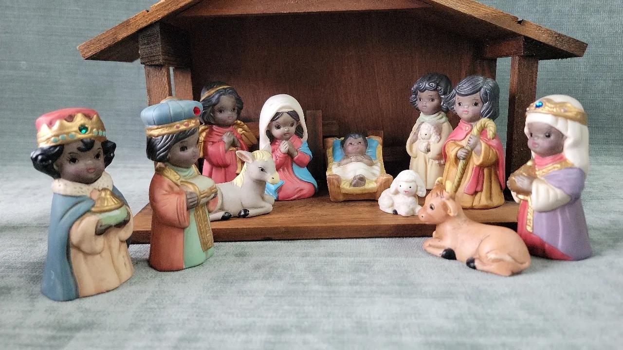 VTG Holly Tree Christmas Youth Nativity Set 