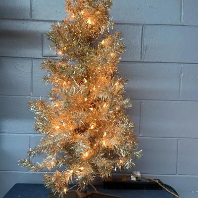 4’ Gold Prelit Christmas Tree (1)