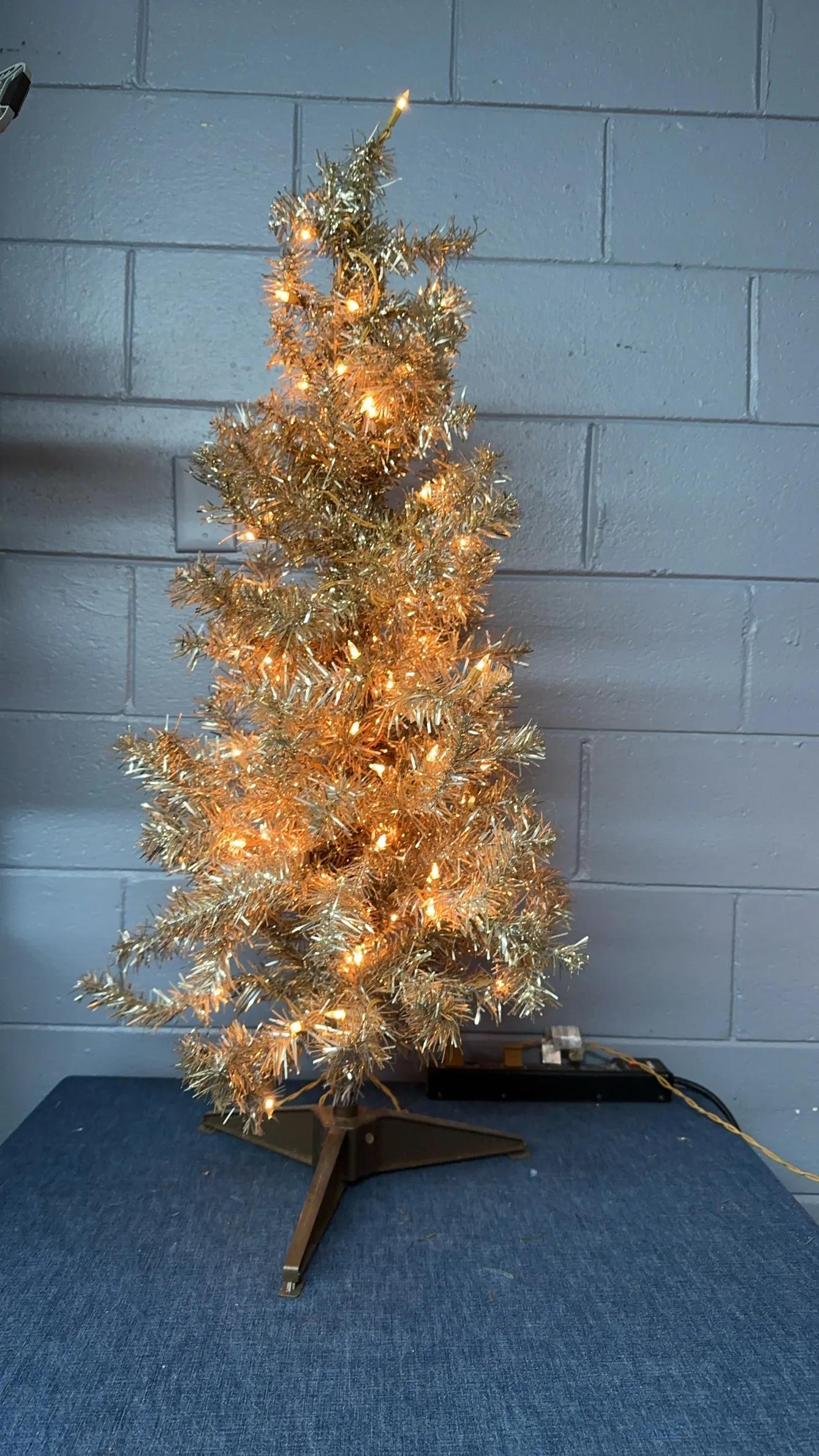 4’ Gold Prelit Christmas Tree (1)