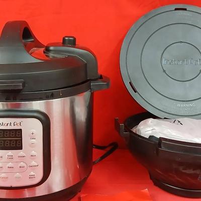 Instant  Pot with Accessories 