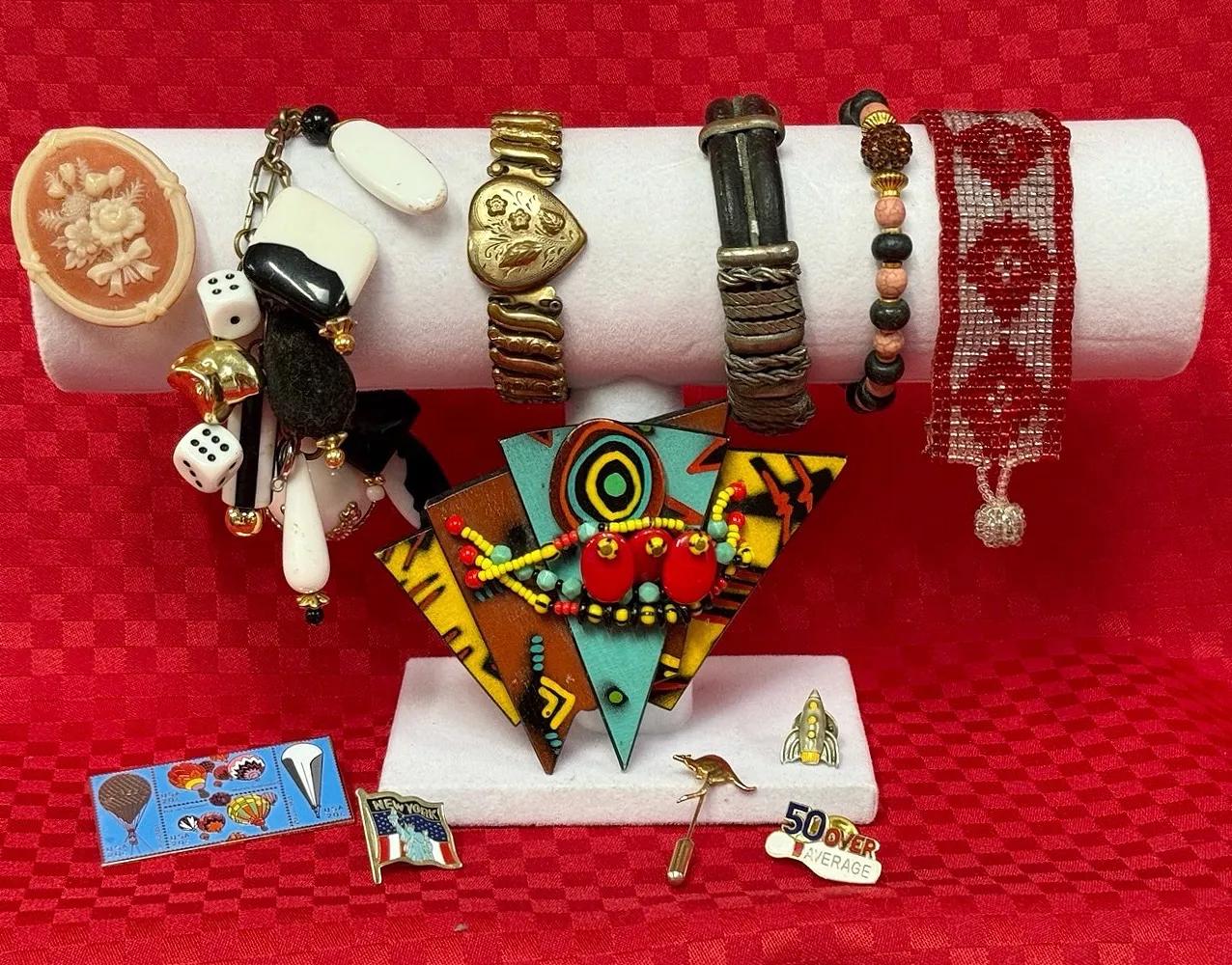 Abstract Costume Jewelry, K. Noschre Pin 