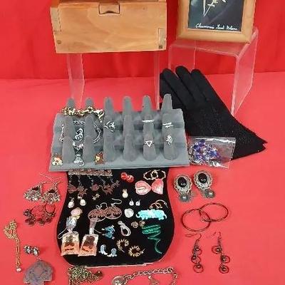 Vintage Jewelry and Decor