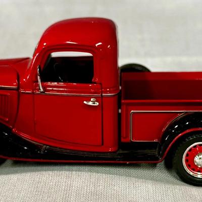 Diecast Model Trucks & Fire Engines 