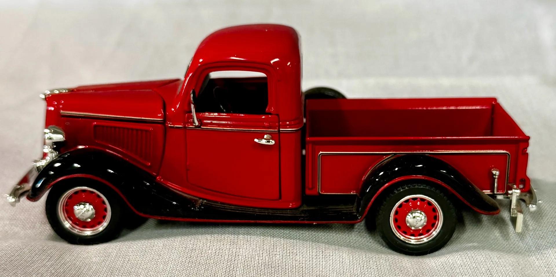 Diecast Model Trucks & Fire Engines 