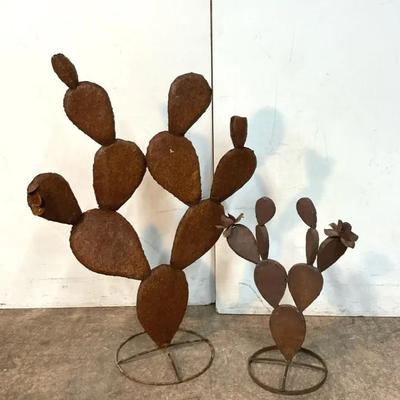 Rustic Metal Prickly Pear Garden Decor #2