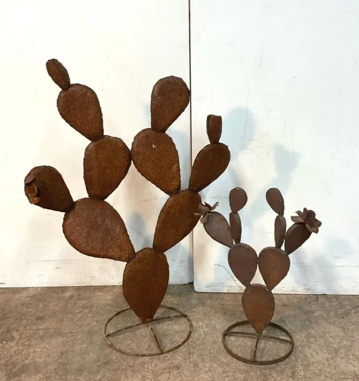Rustic Metal Prickly Pear Garden Decor #2