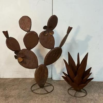 Rustic Metal Agave/Prickly Pear Cactus Garden Decor #1