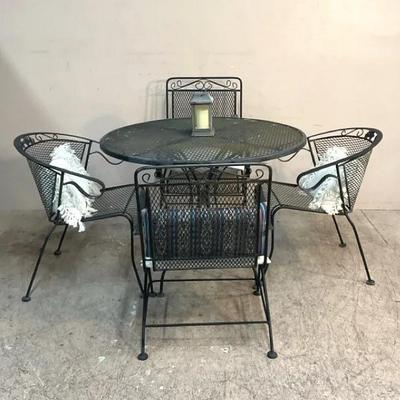Round Metal Mesh Patio Table W/ Chairs
