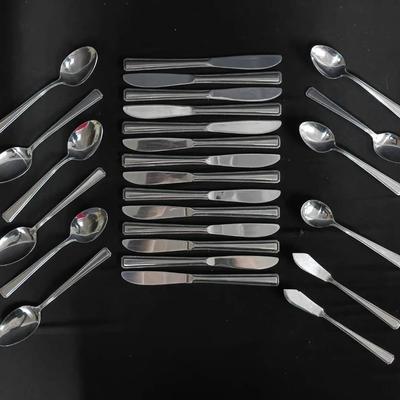 26-Piece Set Rogers “Beaded Edge” Stainless Flatware
