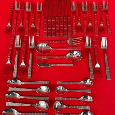 42-pc Set Wallace “Accord” Stainless Flatware w/Serving Pieces